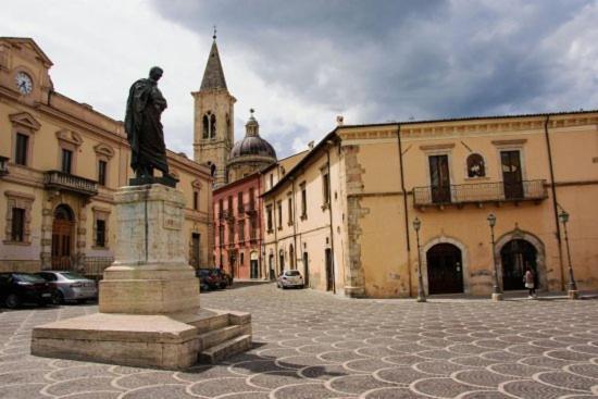 Dietro Piazza Maggiore Sulmona Exterior foto